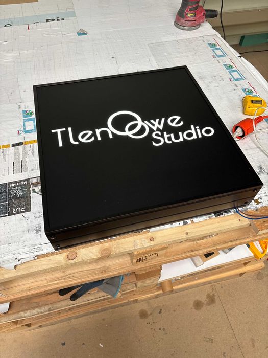 Kasetony Litery Led Ledony Frezowanie Dibond plexi montaż reklam