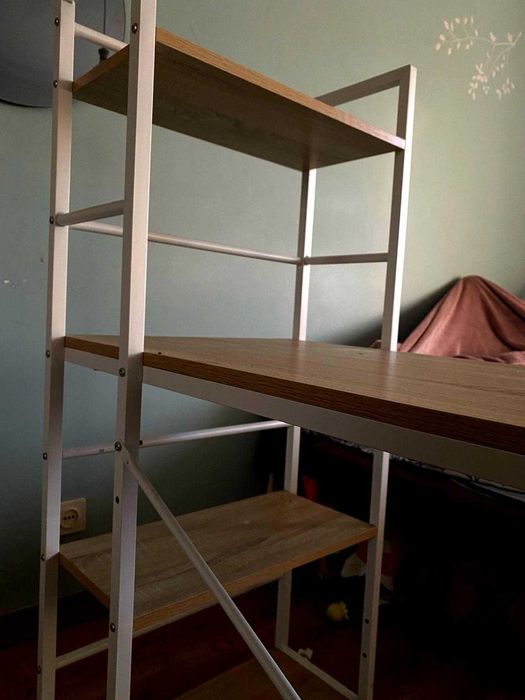 Secretária em excelente estado