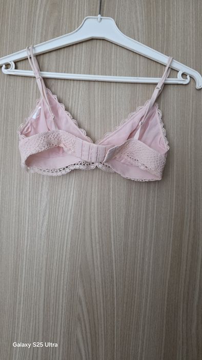 Pudrowy biustonosz 75A.