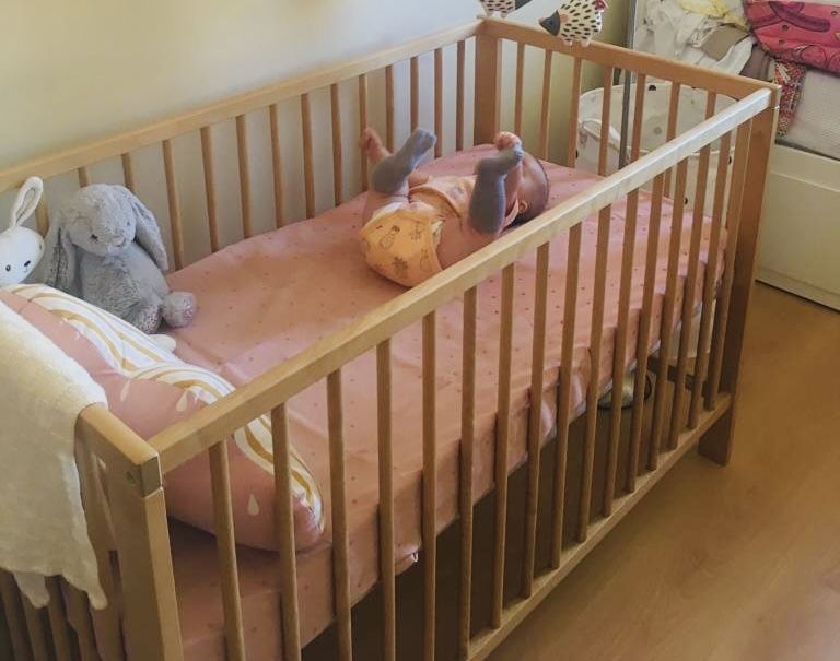 Berço faia Sniglar Ikea oferta colchão almofada e protectores