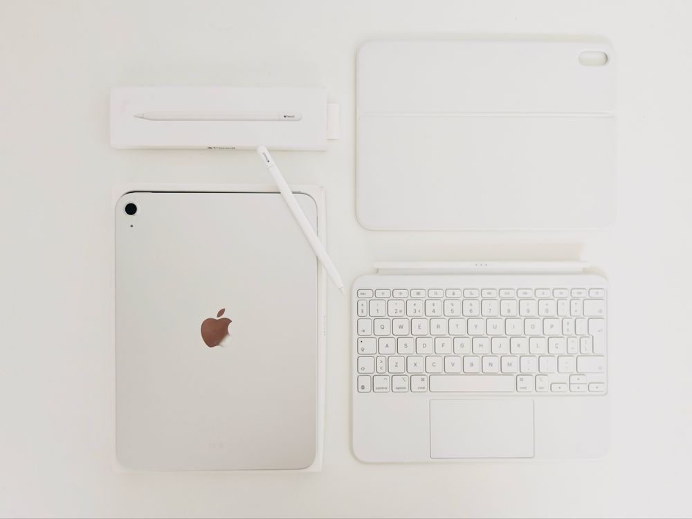iPad 11th gen + Magic Keyboard + Apple pencil USB C