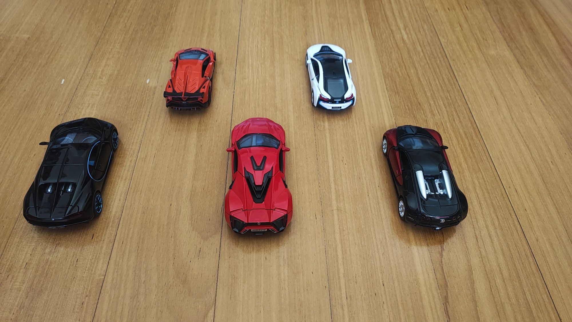 Carros miniatura 1:32 e 1:36