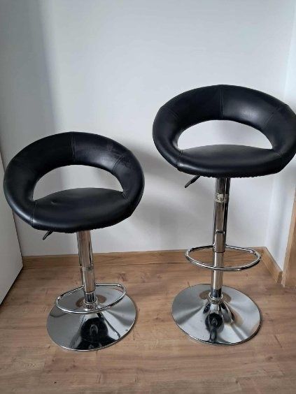 Obrotowe hokery z regulacją wysokości siedziska