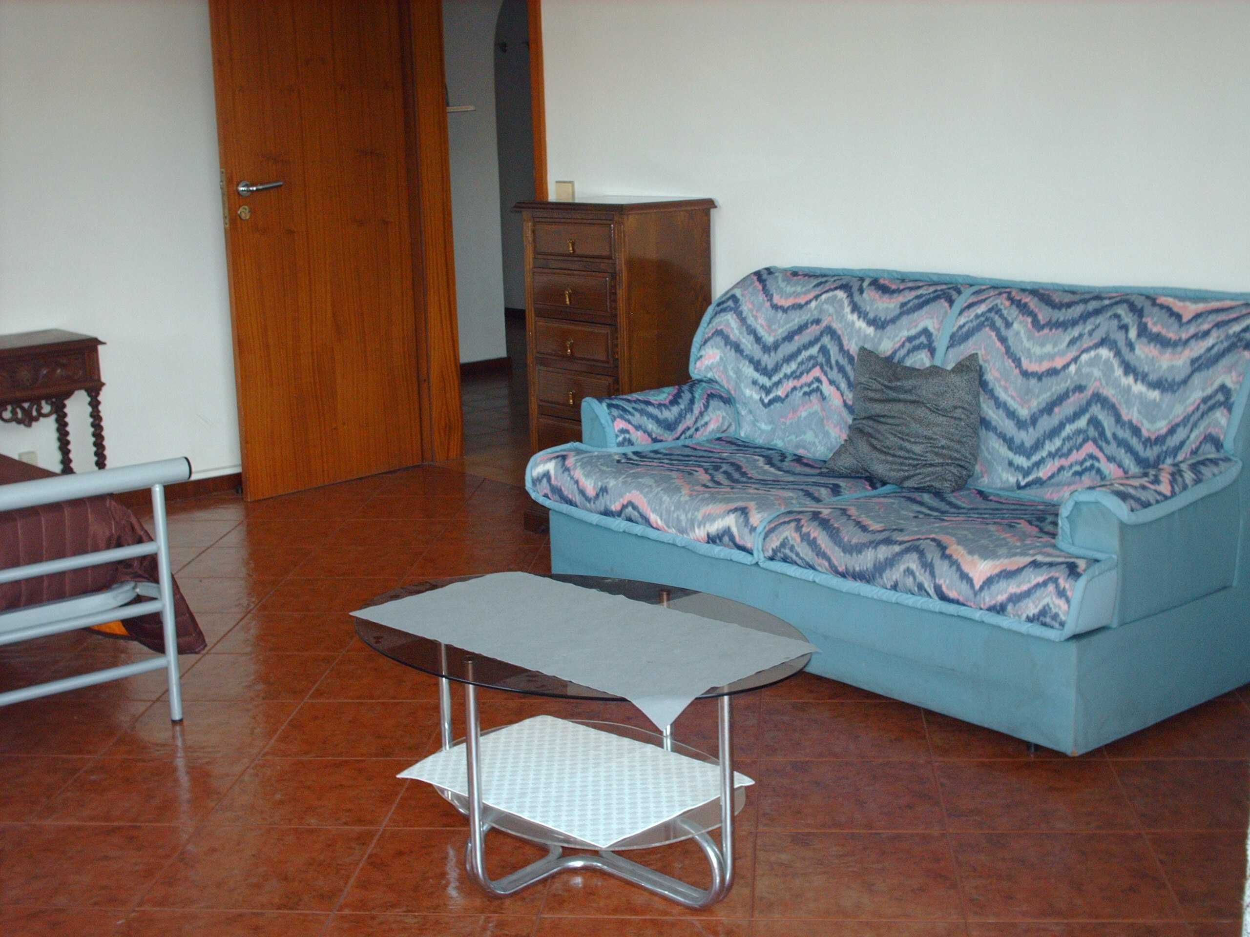 Quarto grande junto ao C. Comercial Alma