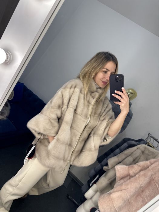 Біла , беж  нюд норковая кофта