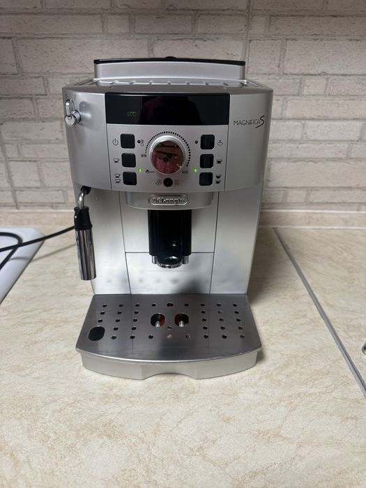Кавомашина DeLonghi Magnifica S ECAM 22.110sb 2022 рік як нова