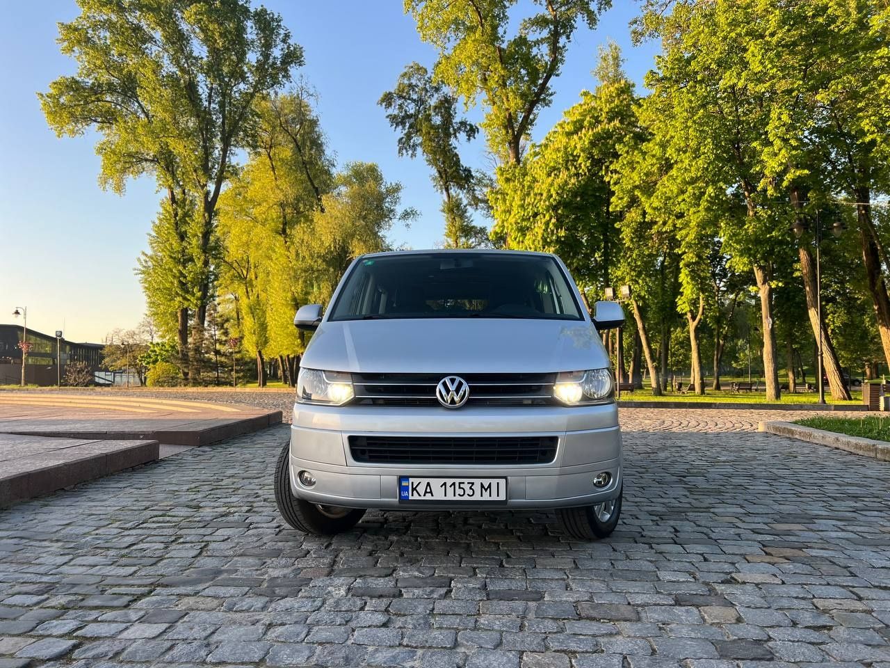 Доглянутий VW Multivan 2011