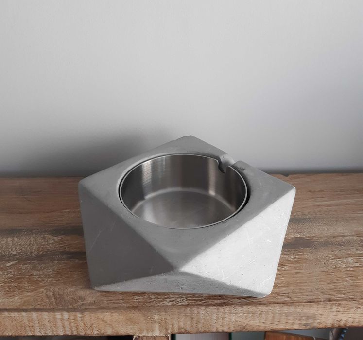 Dekoracyjna popielnica Zara Home betonowa z wkładem