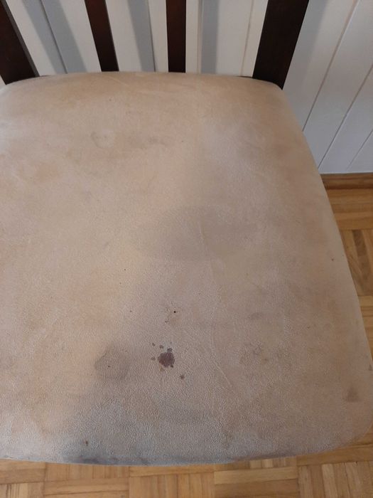 Używane drewniane krzesło z lat siedemdziesiątych ( dawny PRL)