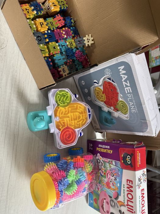 Іграшки , коробка іграшок конструктор розвивашки