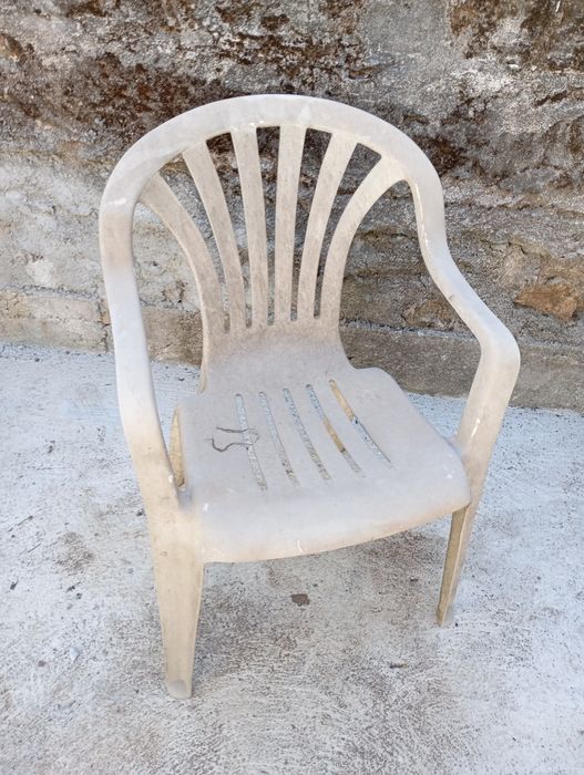 4 cadeiras de resina / plástico de jardim