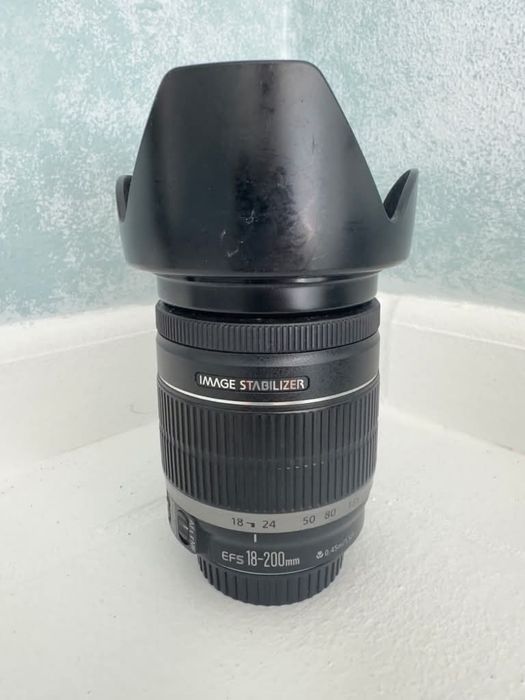 CANON EOS 550D EFS 18-200mm lena
