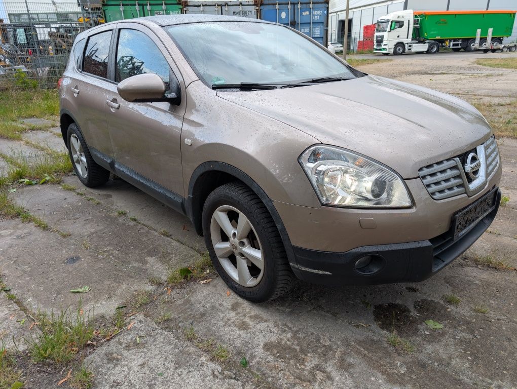 NISSAN Qashqai 2,0 benz. 4x4 Automat