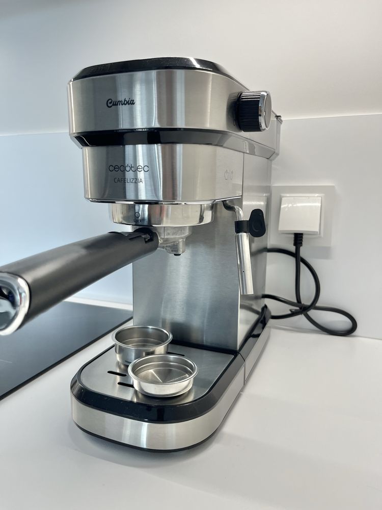 Ekspres do kawy kolbowy CECOTEC Caffelizzia 790 stal szczotkowana