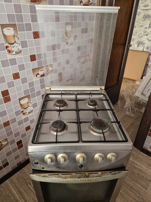 Газова плита 4 конфорки