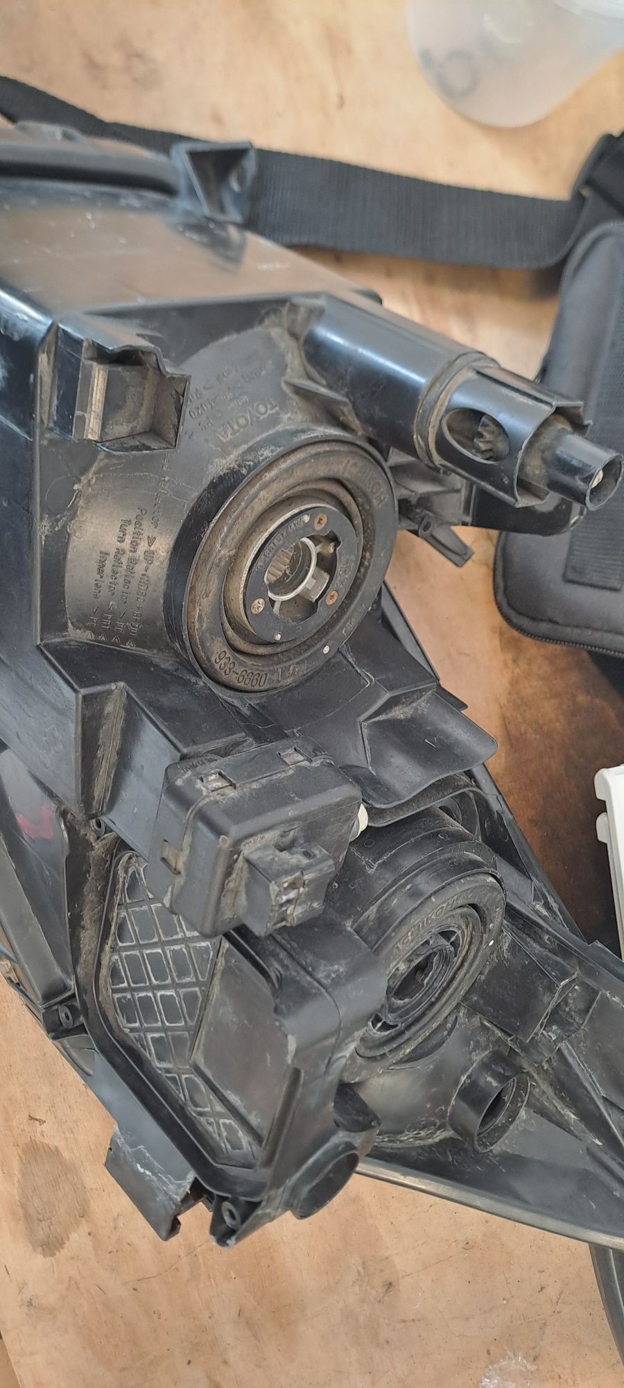 Lampa przednia do toyoty Rav4 2007- oryginał