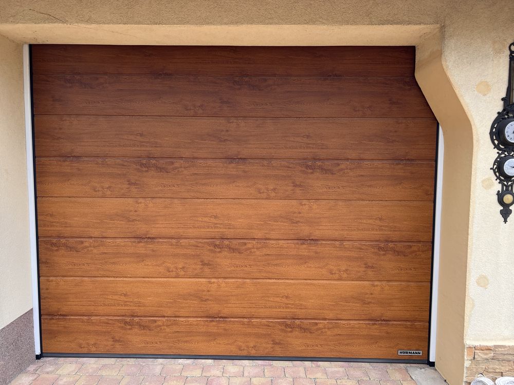 Drzwi garazowe segmentowe 275 cm szer.225wys firmy HORMAN.