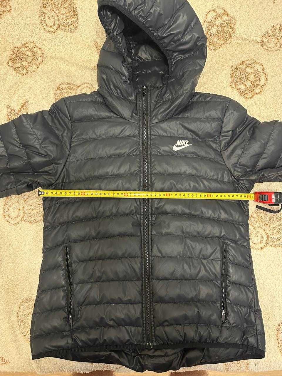 Куртка Nike жіноча