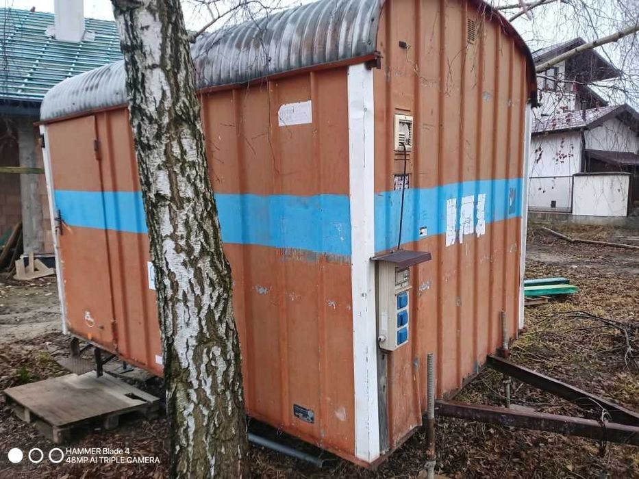 Barak budowlany samojezdny 8 osobowy z wyposażeniem