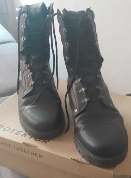 Sprzedam  buty (kozaki)