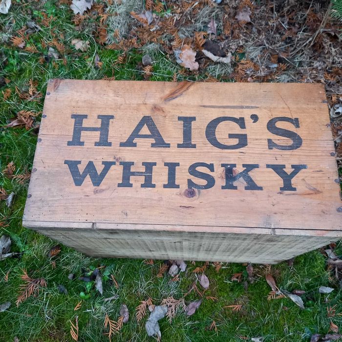 Oryginalna stara drewniana skrzynka JOHN HAIG'S WHISKY