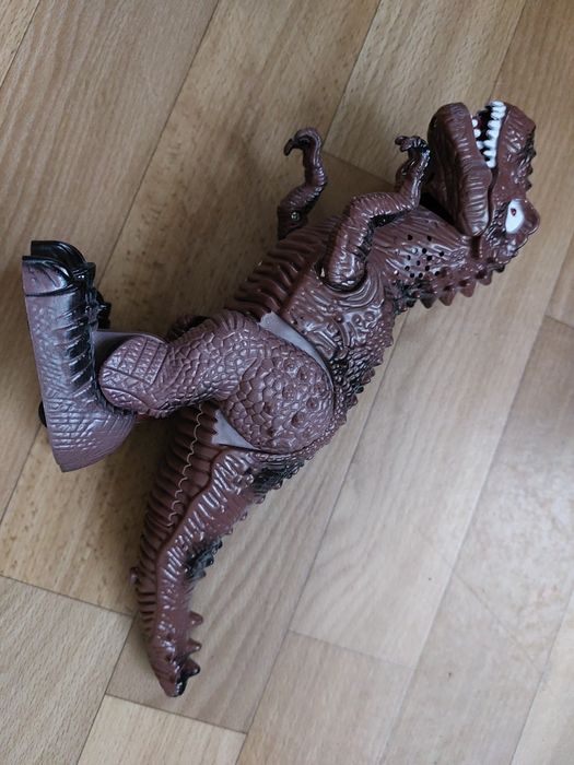 Іграшка динозавр та іграшки