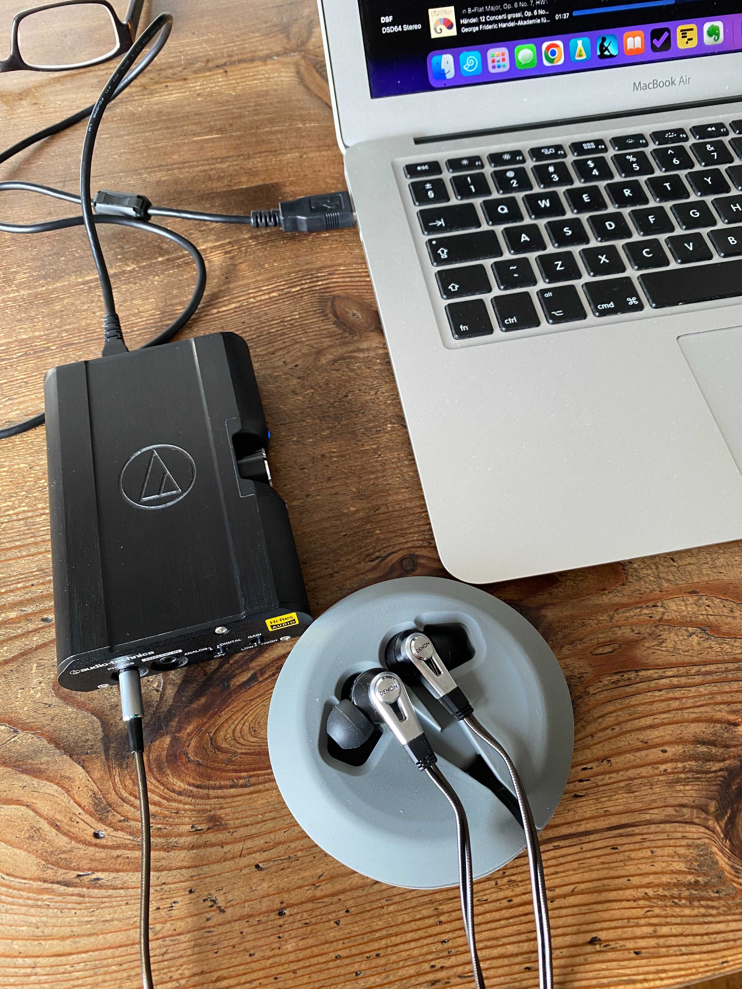 BLACK WEEK / Audio-Technica AT-PHA100 + Denon AH-C821