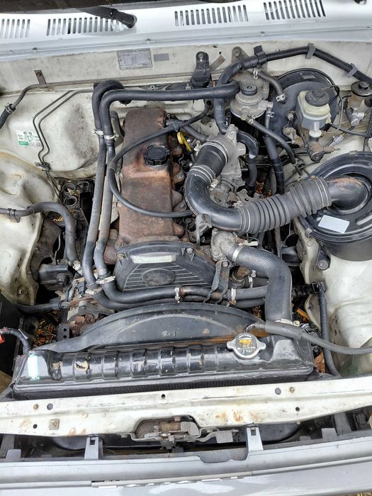 Toyota Hilux 2.4 D impecável de tudo.