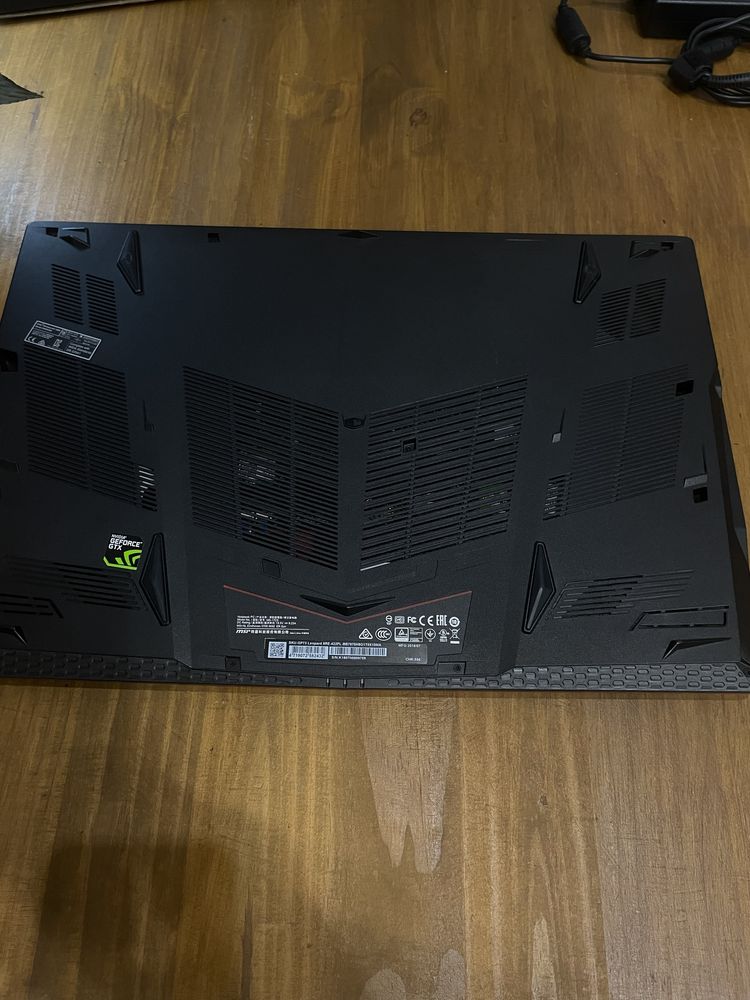 Laptop gamingowy MSI GP73 Leopard 8RE