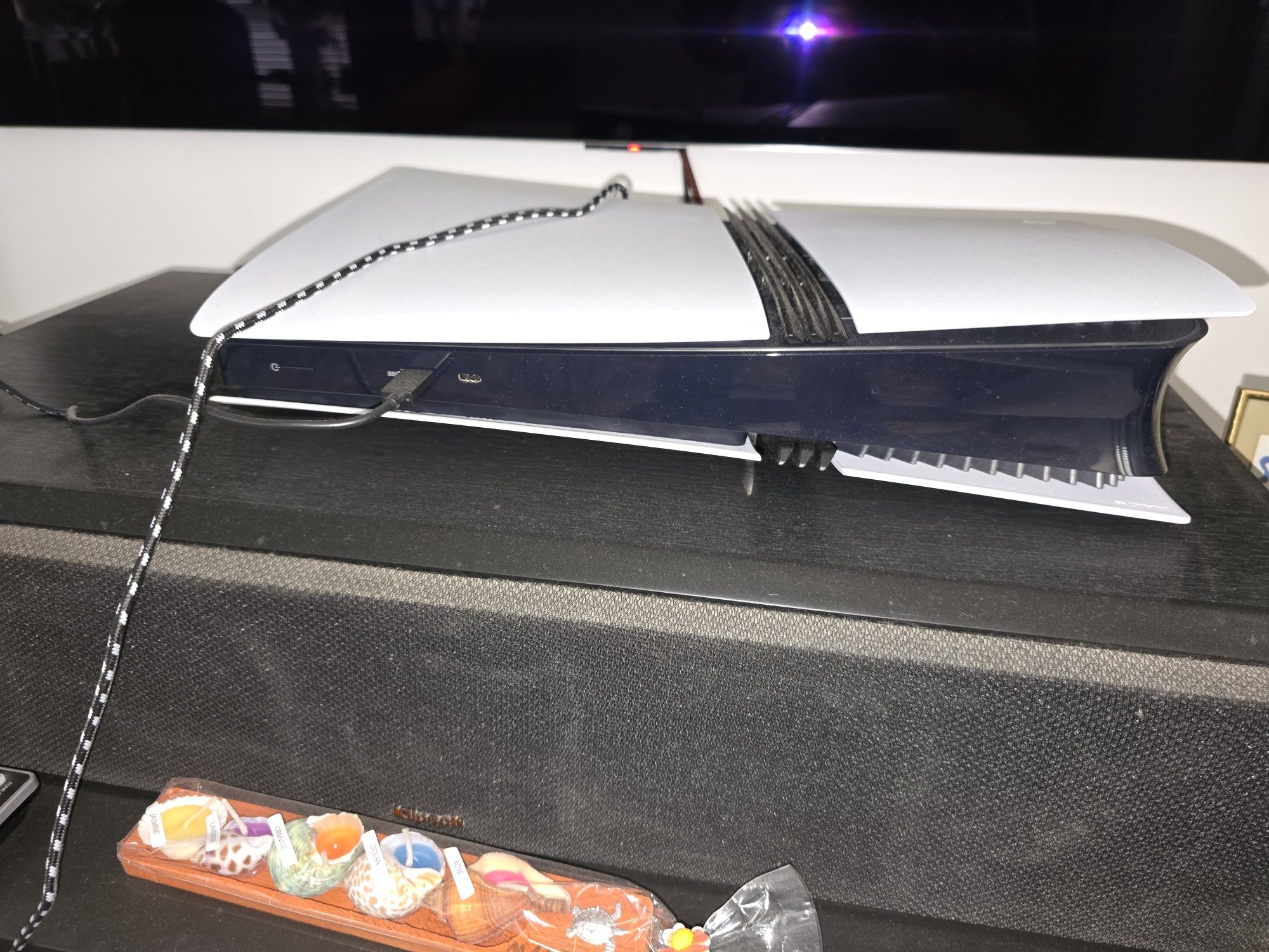 Playstation 5 Pro 2TB c/ 2 comandos
