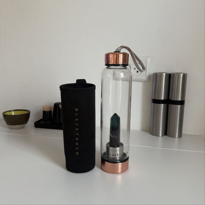 Пляшка для води Black Touch з кристалом флюориту, 500 мл