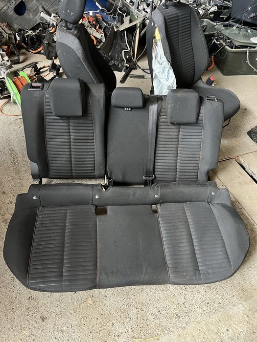 Комплект задніх сидінь peugeot e208, e2008