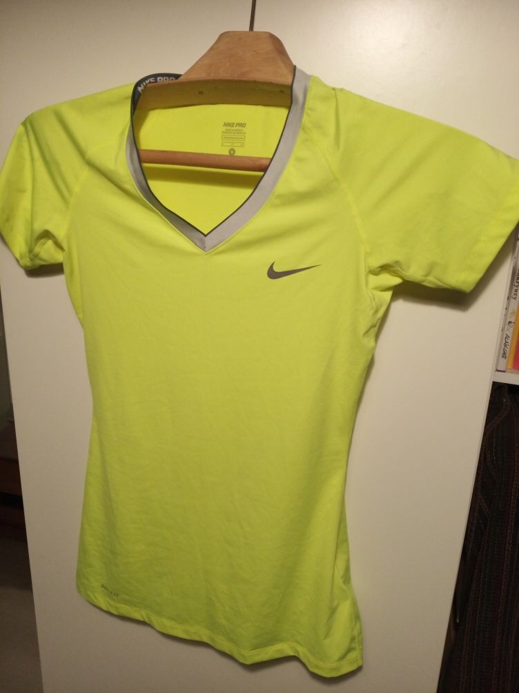 Koszulka Nike pro rozmiar S styl i kolor unikat