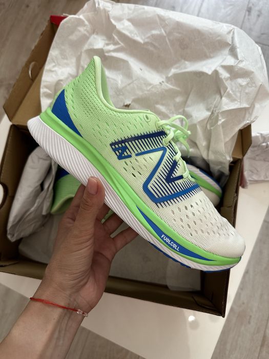 Кросівки бігові New Balance FuelCell SuperComp Pacer кросівки бігові
