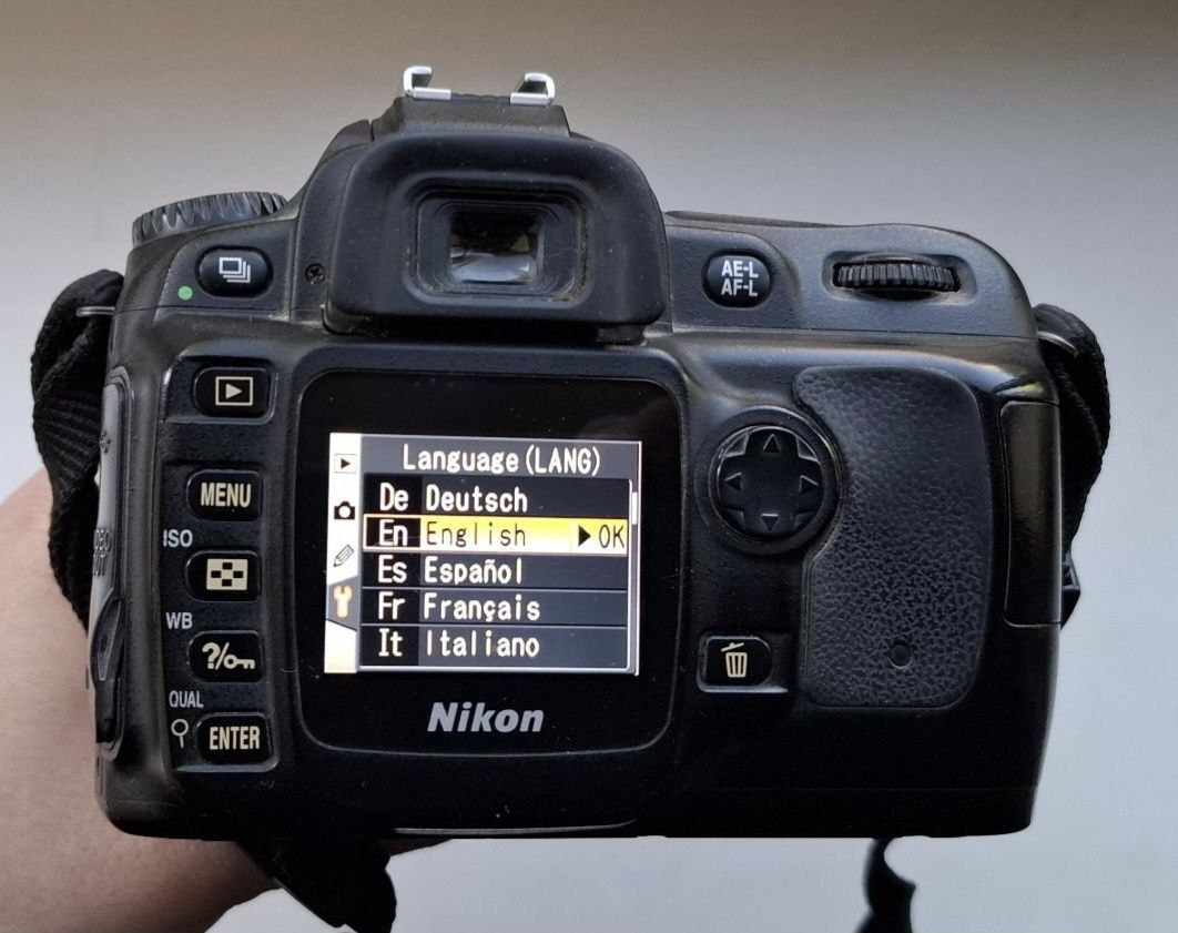 Цифрова дзеркальна фотокамера Nikon D50 з японським зум-об'єктивом Sig