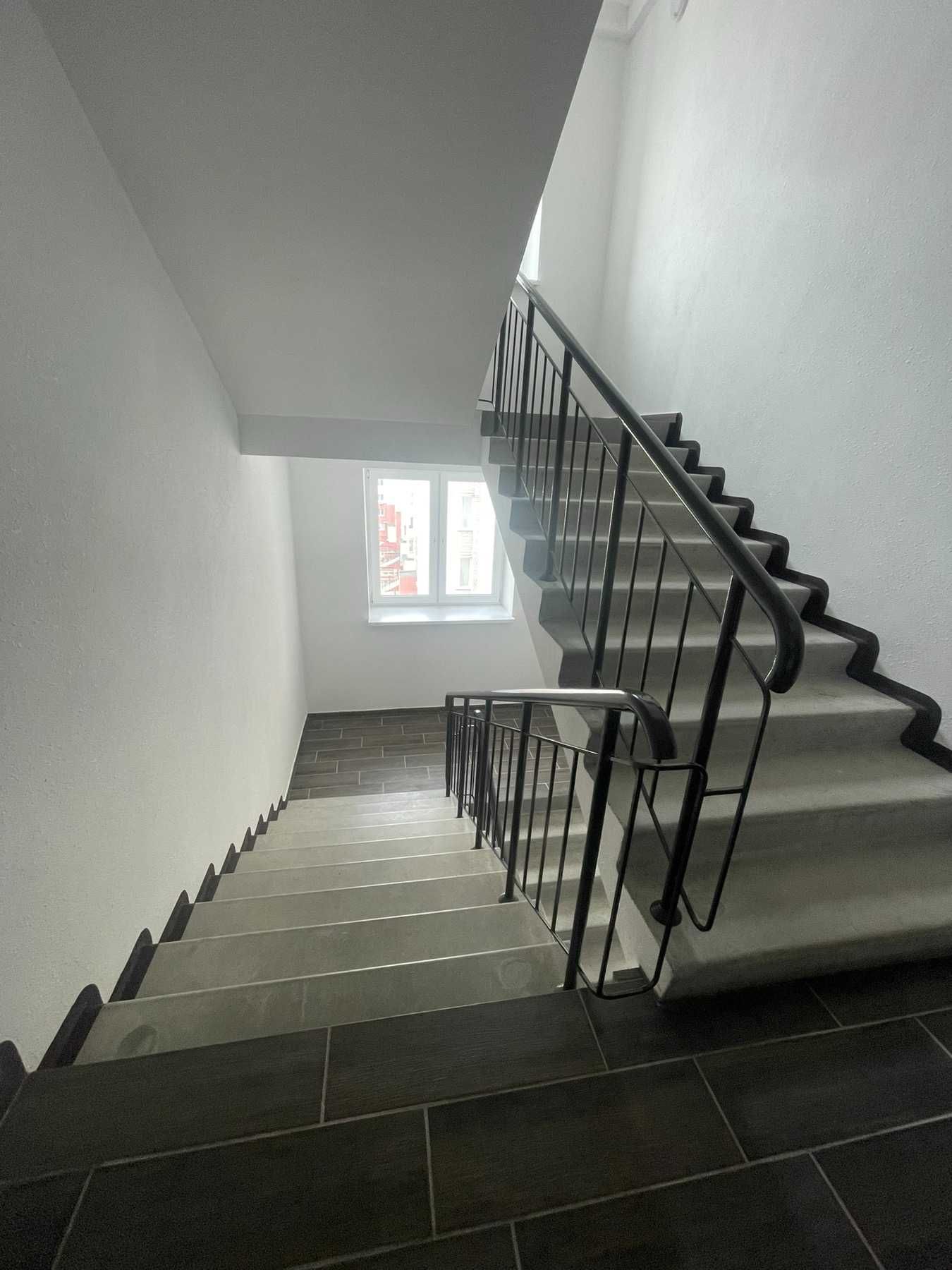 (5) Продам 2к квартиру  в мікрорайоні Академічний 4624