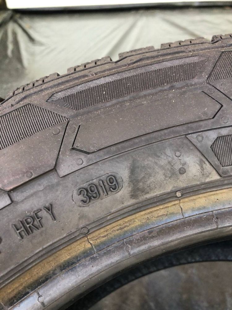 Розпаровка 215/60 r17c Continental Van Contact Winter 2019р (389)