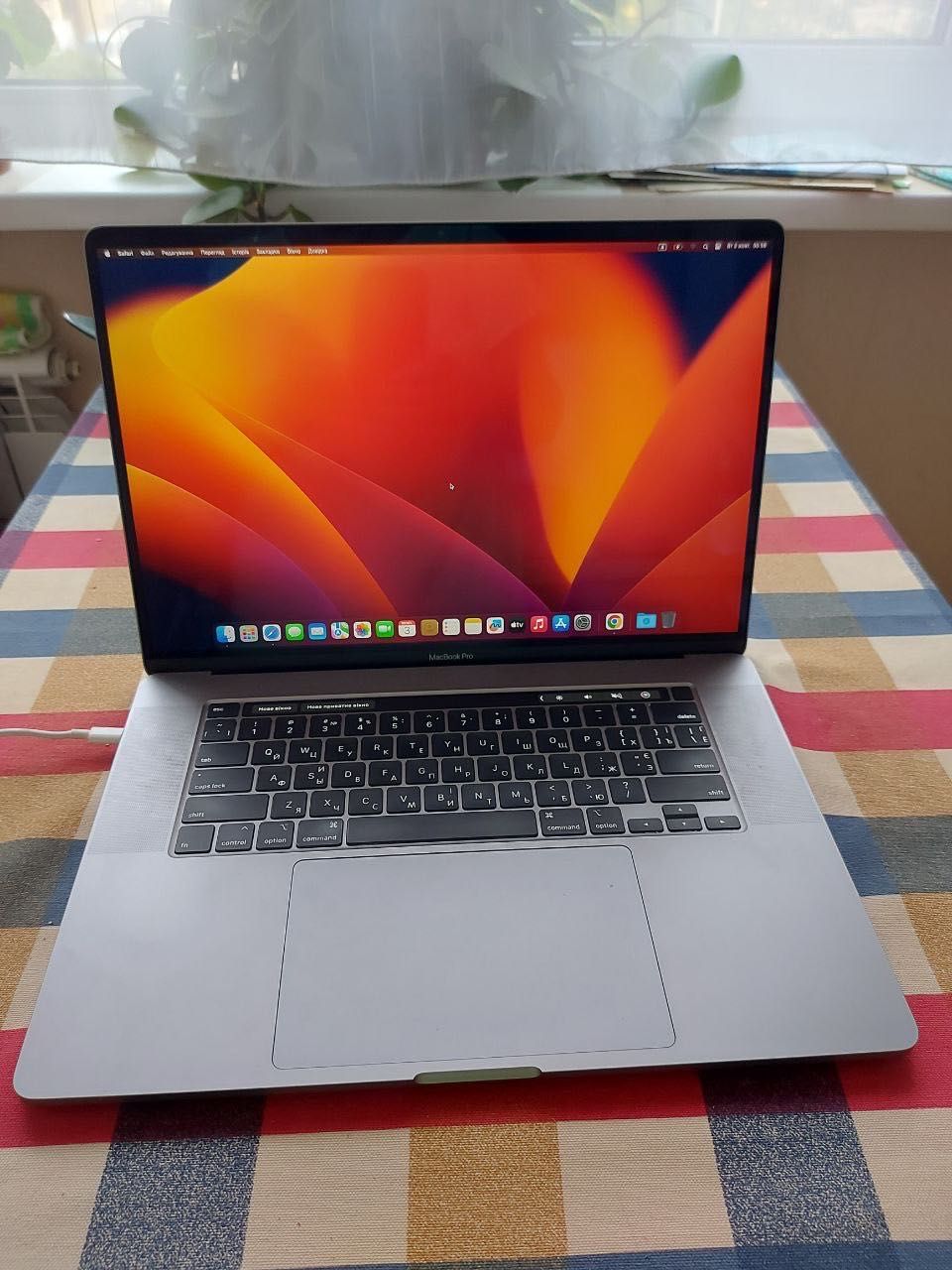 MacBook Pro 16 2019 16GB/512GB, Intel i7, AMD Radeon Pro 5300M 4GB