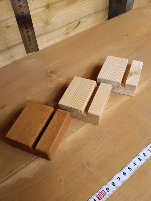 Suporte de Telemóvel em Madeira Natural (7x7cm) – Artesanal