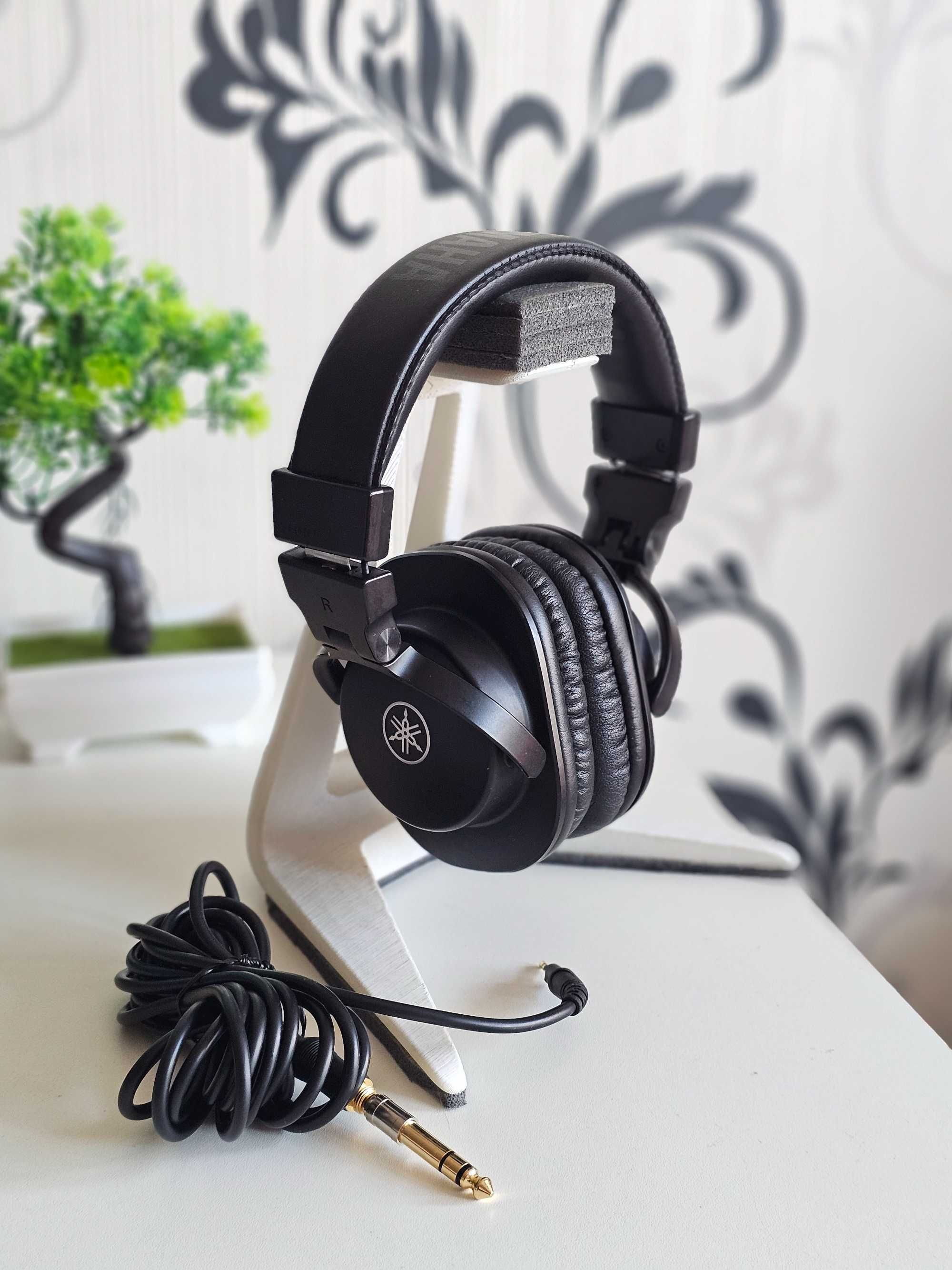 Студійні навушники Yamaha HPH-MT5