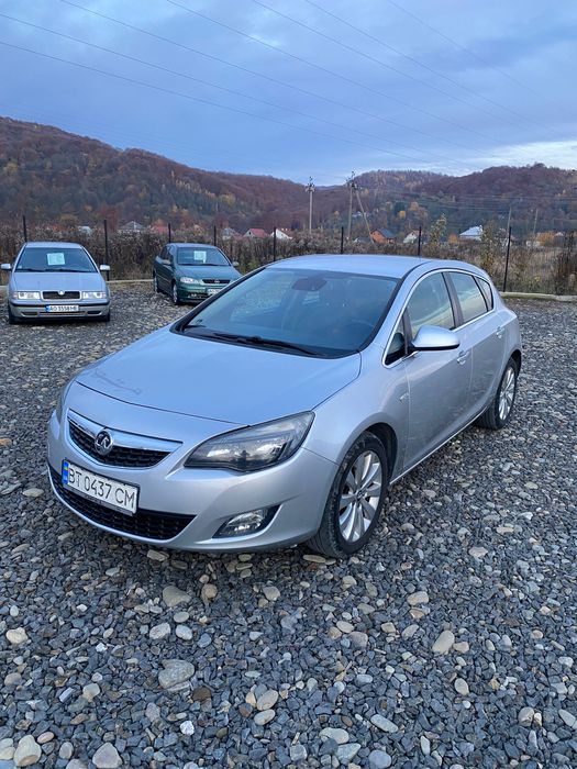 Продам Opel Astra J