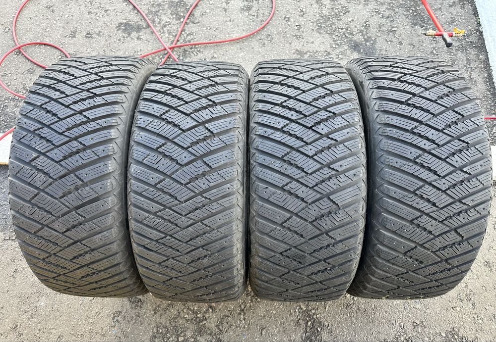 Шини 285 50 20 112T Goodyear UltraGrip Ice Arctic SUV4x4 комплект