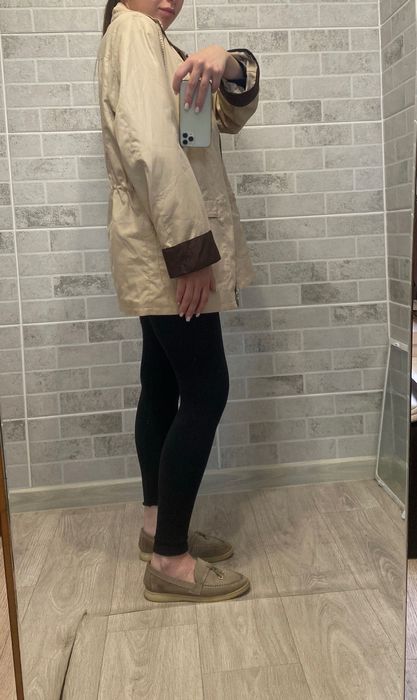 Бежевий тренч , куртка робочого