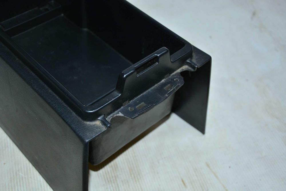 Mitsubishi 3000GT VR4 SL GTO Dodge Stealth podłokietnik schowek tunel