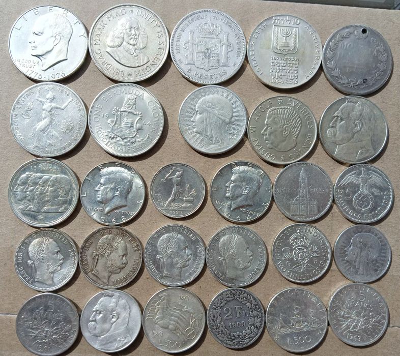 Продам срібні монети великого та середнього розміру