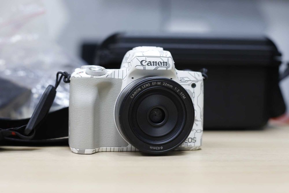 Canon EFM 22mm f/2 STM