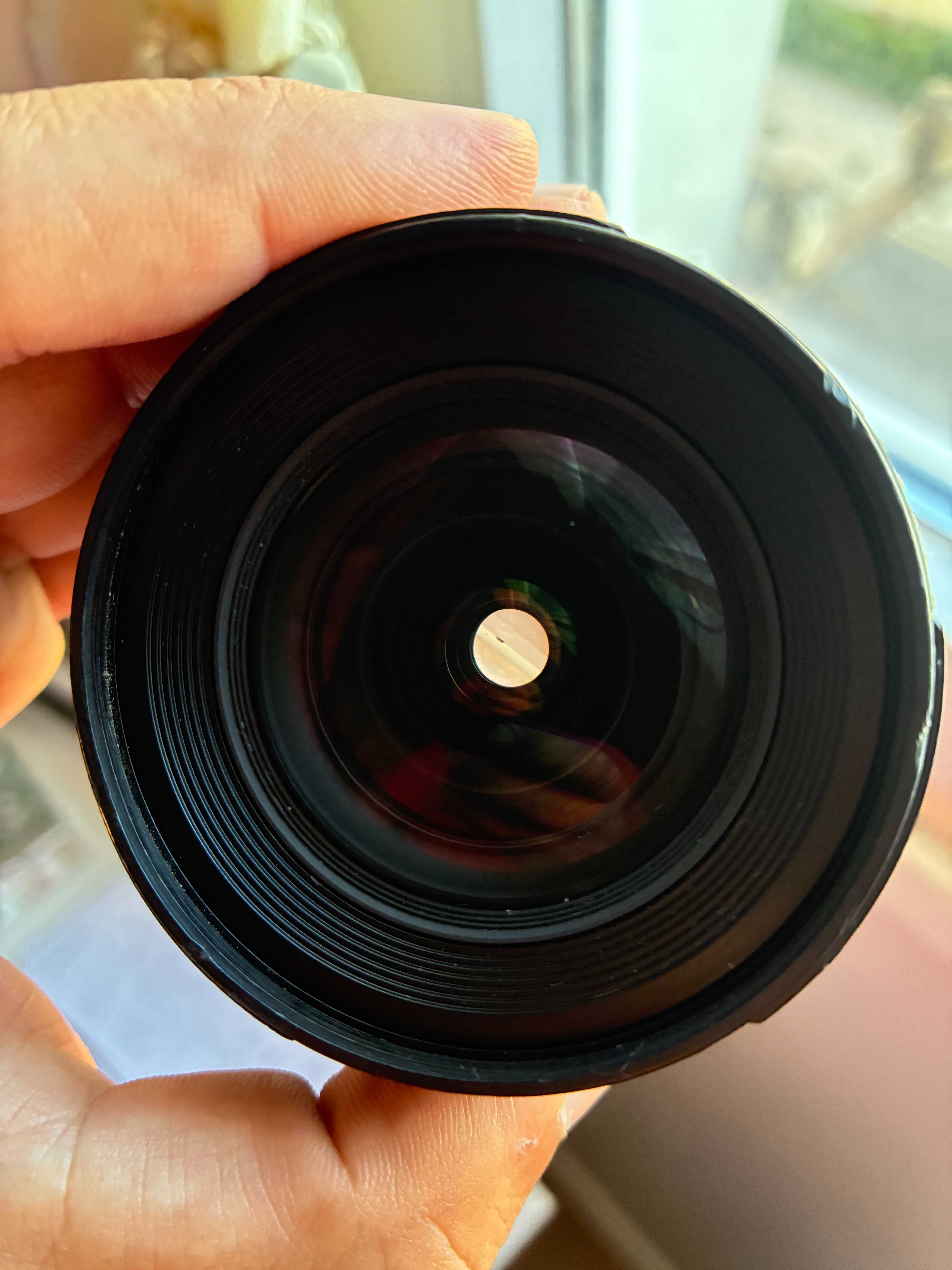 Objetiva Nikon AF Nikkor 20mm f2.8 D