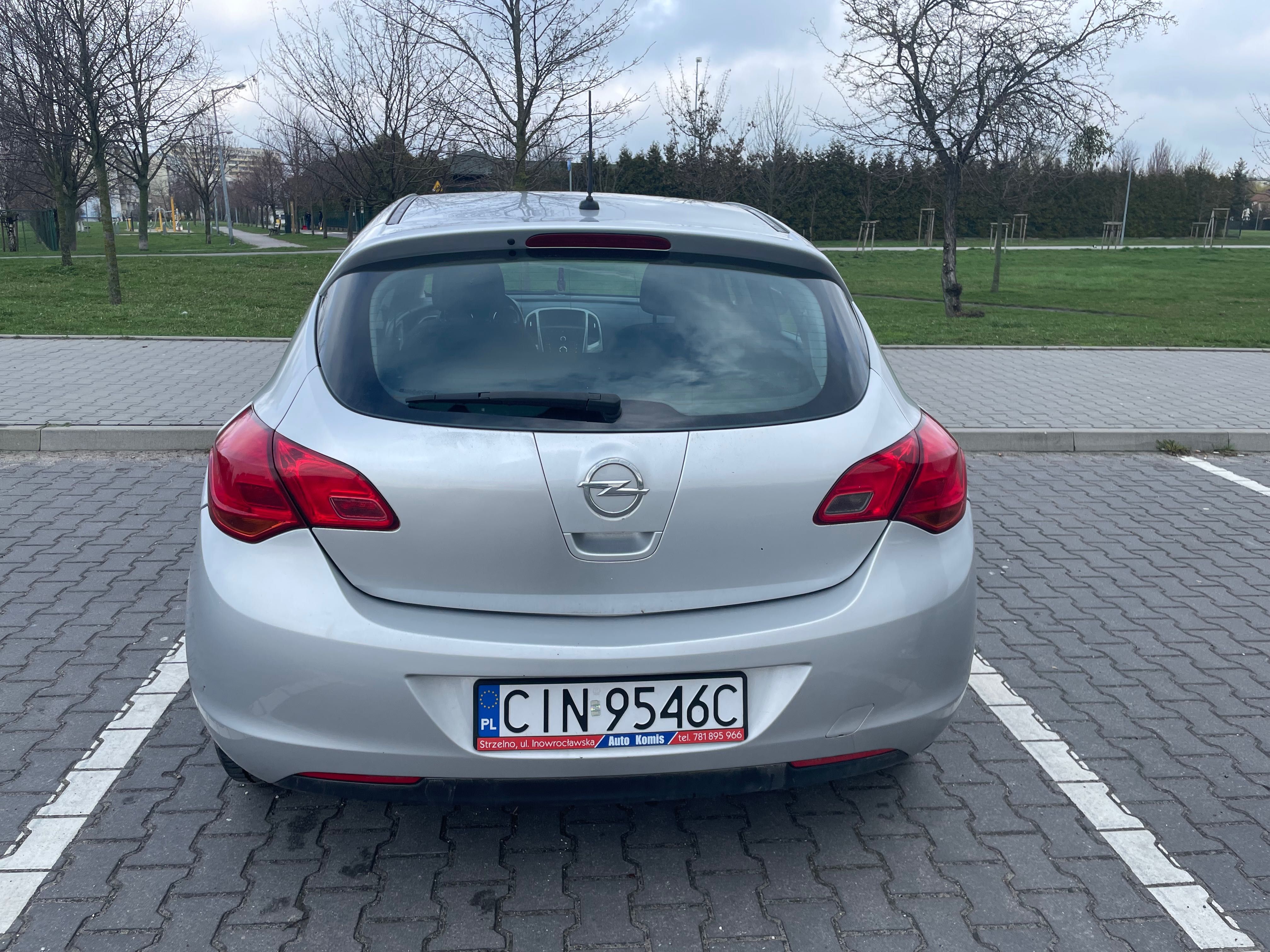 Opel Astra J 2010r