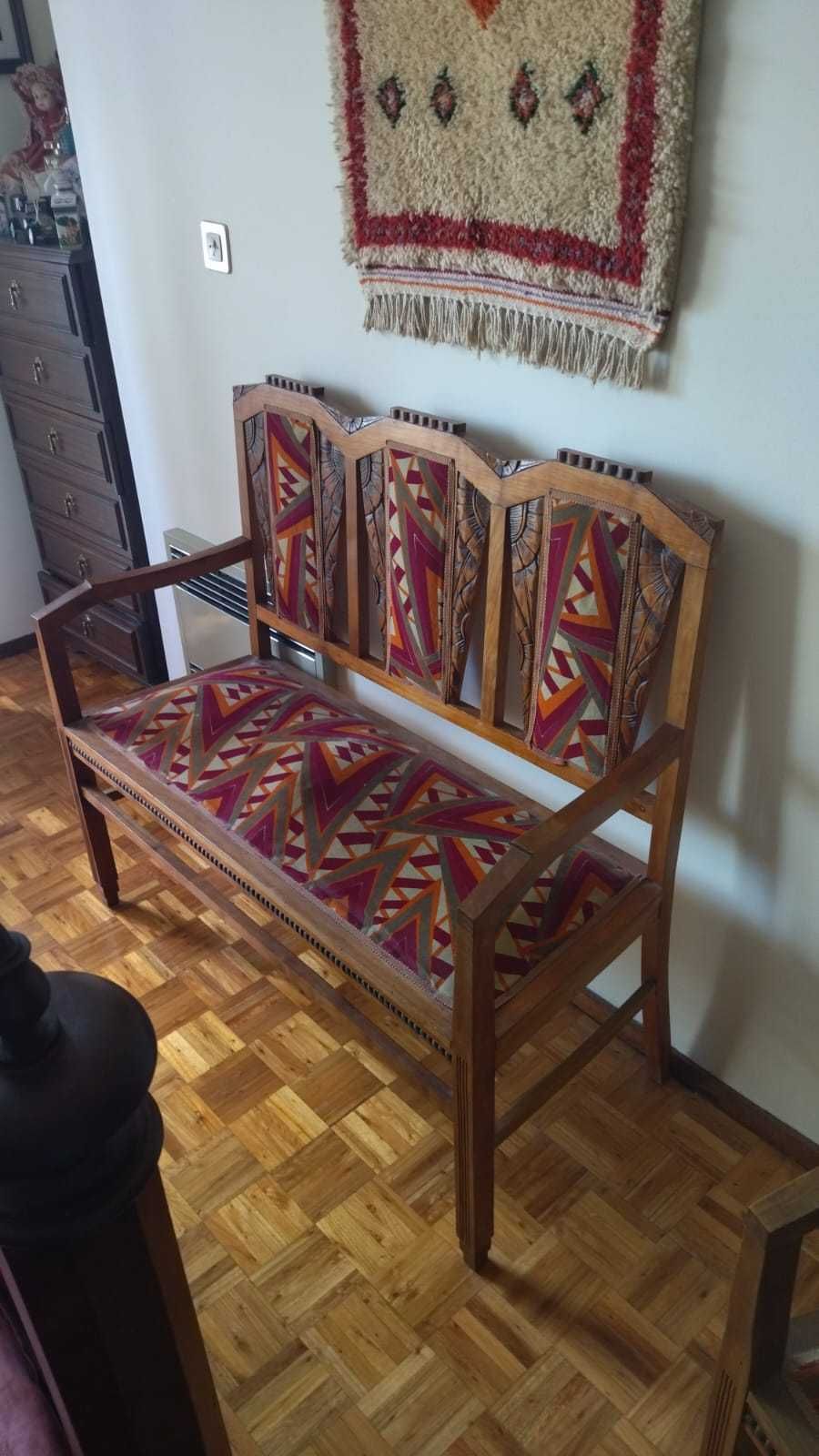 Conjunto de cadeiras centenárias