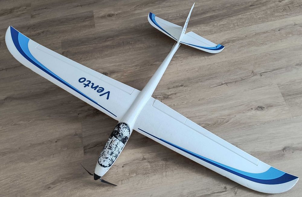 Szybowiec RC VENTO 1,8m aparatura, ładowarka, akumulatory, komplet